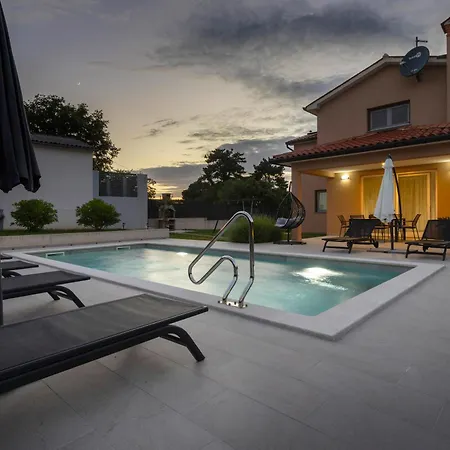 Egli S Bazenom Casa vacanze *